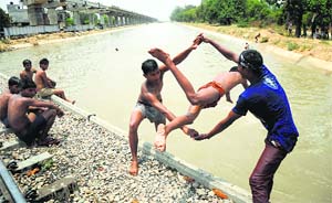 Youths take a dive in Sidhwan Canal, Ludhiana. Residents want that the district administration should not allow youngsters to bathe in the canal.