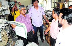 Chief Parliamentary Secretary Sarup Chand Singla during his surprise checking at the MCB office in Bathinda on Monday