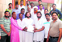 Members of the Safai Mazdoor Union submit a memorandum to SAD leader Hans Raj Hans in Jalandhar on Monday.