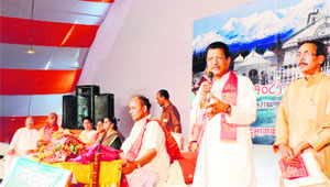 Suryakant Dhasmana, vice-president of the Uttarakhand Congress, addresses a gatherng at the inauguration of Bhagwad Katha at Augustmuni in Rudraprayag district on Tuesday in memory of the natural disaster victims.