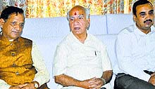 MP Shanta Kumar (centre) addresses a press conference at Dharamsala on Wednesday
