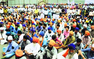 Sikhs protest the proposed All India Sikh Gurdwara Act in Nanded on Wednesday.
