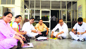 (From right) Councillors Kuljeet Waraich, Surjit Kaur, Ravi Kant Swami, Satinder Tony, Salim Khan and Surinder Singh Chinda, who boycotted the MC meeting, squat at the entrance of the Mini-Secretariat in Panchkula on Saturday.