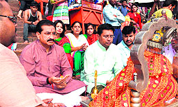 Prime Minister Narendra Modis brother Pankaj Modi performs rituals at Har-ki-Pauri in Haridwar on Sunday. 