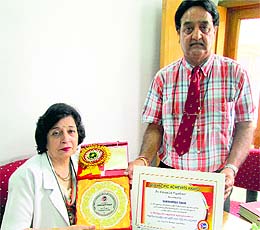 Sukhwinder Singh Gondal, Principal, GAV School, Kangra, with the Asia Pacific Achievers award and citation along with Dr Neena Pahwa, vice-chairperson of the school. 