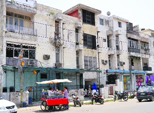 Bylaw violations at Ghumar Mandi.
