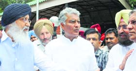 Chief Minister Parkash Singh Badal with Congress leaders Partap Bajwa and Sunil Jakhar.