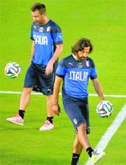 Italys Antonio Cassano and Andrea Pirlo attend training in Natal; Uruguays Luis Suarez