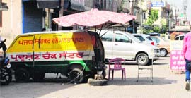 A roadside pollution-checking centre in Amritsar.