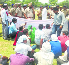 Teachers stage a dharna outside the residence of Haryana CM Bhupinder Singh Hooda in Chandigarh on Tuesday. A Tribune photograph