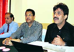 Anil Jaggi, corporate social responsibility consultant, addresses mediapersons in Dehradun on Monday. Suryakant Dhasmana, vice-president of Uttarakhand Congress, is also seen in the picture. 
