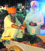 Dhyan Singh sells datun at Puttalighar crossing in Amritsar. 