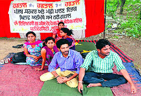 Fishery students protest in Ludhiana.