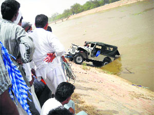 The jeep that fell into Indira Gandhi Canal being taken out on Wednesday.