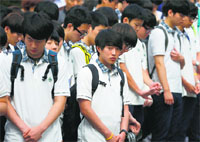 Students who survived the April 16 ferry disaster make their way back to school in Ansan on Wednesday. Reuters