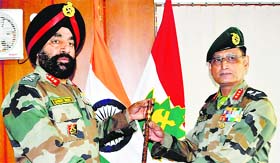 Lt Gen Gurmit Singh on Thursday handed over the reins of the Chinar Corps to Lt Gen Subrata Saha.