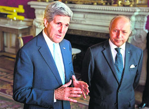 French Foreign Affairs Minister Laurent Fabius (R) and US Secretary of State John Kerry hold a press conference in Paris on Thursday.