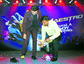 City resident Kalu Ram Chauhan presents Punjabi jutti to Ranbir Kapoor.