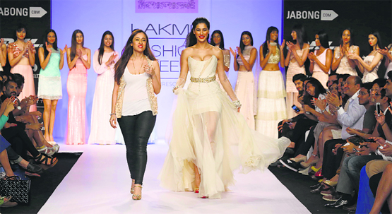 Shehla Khan with a model.