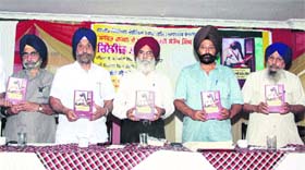 Punjabi writer Surjit Pattar (centre) releases a book Rut Kasumbe Di in Jalandhar on Saturday.