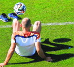 Netherlands forward Arjen Robben juggles a soccer ball after a training session in Rio de Janeiro. REUTERS