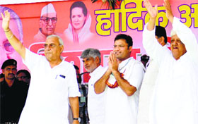 Chief Minister Bhupinder Singh Hooda, Co-operation Minister Satpal Sangwan (extreme right) and state Congress chief Ashok Tanwar (centre) during a rally at Charkhi Dadri in Bhiwani district on Sunday