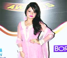 Romantic pursuit: Giaa Maanek