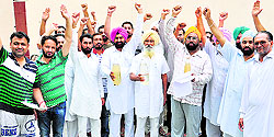 Residents of Natha Singh Wali protest against supply of contaminated water in their area on Sunday