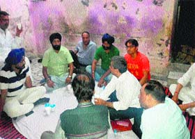 A team of the AAP district committee, led by its convener Ashok Talwar, holds a meeting with the volunteers in Haripura on Monday