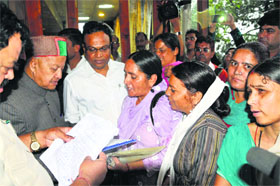 Activists of the Ekal Nari Shakti Sangathan give a memorandum to Chief Minister Virbhadra Singh in Shimla on Monday
