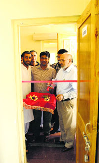 Central University of Kashmir officiating Vice Chancellor Mehraj-ud-Din inaugurates a mini-browsing centre and a micro-study centre in Ganderbal on Monday.