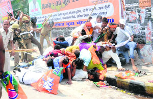 Police lathicharge BJP Yuva Morcha activists outside the Vidhan Sabha in Lucknow on Monday
