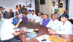 DSP (city) Gurjit Singh Romana speaks to a team of traffic marshals at the Kotwali police station in Bathinda on Tuesday. Tribune photo