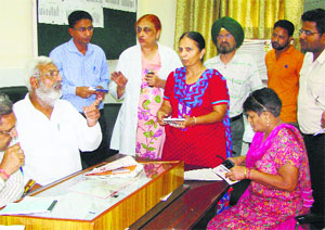 Health Minister Surjit Kumar Jyani during a raid at Mata Kaushalya Hospital in Patiala on Tuesday.