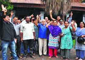 BJP workers protest at Kaulagarh sub-station in Dehradun on Wednesday