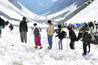 Pilgrims on way to the Amarnath cave shrine.