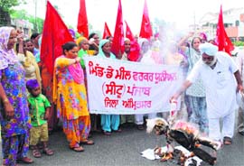 Members of the Mid-day Meal Workers Union stage a protest against the state government in Amritsar on Thursday.