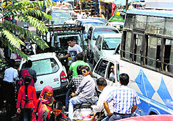 Traffic chaos in Kangra town