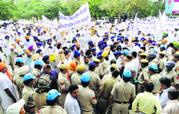 Members of the SGPC staging a demonstration against the HSGPC  in Kaithal on Thursday.