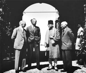 Maulana Abul Kalam Azad (3rd from left) with members of the Cabinet Mission at the Simla conference in 1948