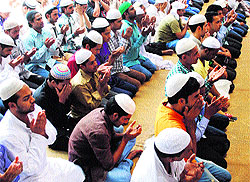 Muslims pray during the holy month of Ramadan at the historic Khairudin Mosque at Hall Bazar in Amritsar