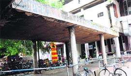 One of the unsafe passages adjacent to the General Post Office, Sector 17, that has been barricaded by the MC.