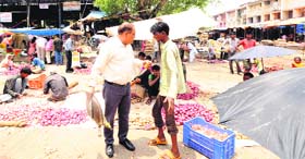 A vendor argues with an inspector from the UT Weights and Measures Department during a surprise inspection at the Grain Market, Sector 26, Chandigarh, on Sunday.