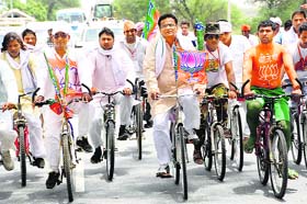BJP Kisan Morcha national president Om Prakash Dhankar during a cycle protest that started from Gurgaon's Gaadauli village on Saturday and concluded at Jhajjar city on Sunday