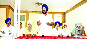 Baldev Singh Brar and other trustees of Gurdwara Buddha Johad address mediapersons at Sriganganagar on Sunday.