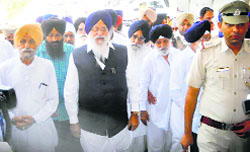 Shiromani Gurdwara Parbandhak Committee president Avtar Singh Makkar (third from left) in Jind on Monday. tribune photo