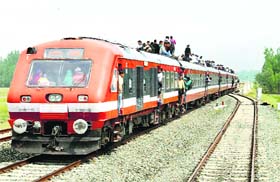 The railway authorities have started the dual mode of rail-cum-road connectivity between New Delhi and Srinagar