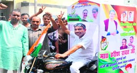 Congress activists campaign for the upcoming byelections for Chief Minister Harish Rawat in Haridwar on Tuesday.