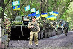 Ukrainian paratroopers gather near the eastern Ukrainian town of Slaviansk on Tuesday