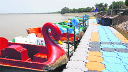With the mercury and humidity levels rising in the city, Sukhna Lake wears a deserted look on Wednesday afternoon.Tribune photo: Manoj Mahajan